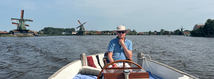skipper and host